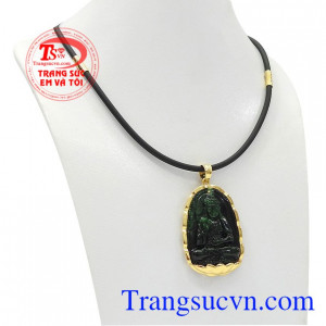 Bộ trang sức phật jadeite tuổi tuất-tuổi hợi được chế tác từ ngọc cẩm thạch thiên nhiên và vàng tây. 