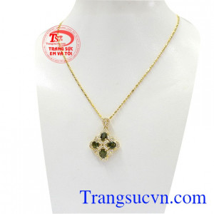 Mặt dây được làm từ đá Sapphire thiên nhiên kết hợp bọc vàng 14k,Bộ trang sức Sapphire vàng 14k