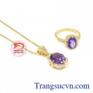 Bộ trang sức vàng thạch anh tím đẹp được thiết kế độc đáo cùng đá thach anh tím thiên nhiên.
