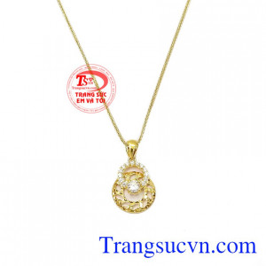 Trang sức tinh tế làm tôn vinh nét đẹp của người phụ nữ. Bộ trang sức xinh đẹp 18k