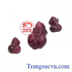 ỳ Hưu không giống tất cả các loài vật khác ở chỗ: chỉ có miệng mà lại không có hậu môn và chỉ ăn vàng bạc châu báu mà thôi