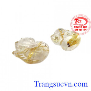 Cặp hồ ly thạch anh tóc đẹp được chạm khắc tinh tế và hợp phong thủy. 