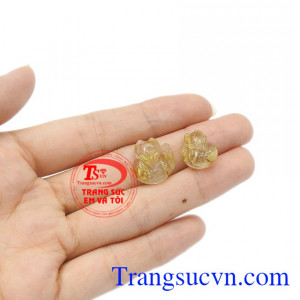 Hồ ly thạch anh tóc vàng thiên nhiên. Cặp hồ ly thạch anh tóc duyên dáng