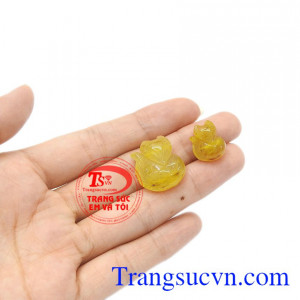 Hồ ly mang đến sự duyến dáng, khéo léo và khôn ngoan cho người phụ nữ. Cặp hồ ly thạch anh tóc thiên nhiên.