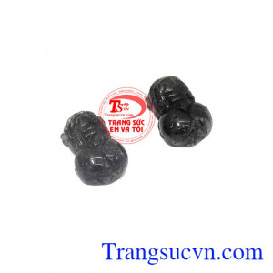 Tỳ hưu là linh vật chiêu tài lộc, may mắn về công danh cho nguời đeo,Cặp tỳ hưu thạch anh tóc đen phú quý