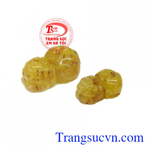 Cặp tỳ hưu thạch anh tóc đẹp được chạm khắc từ đá thạch anh tóc thiên nhiên. 