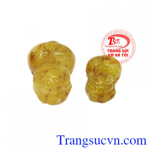 Thiết kế sang trọng, hợp phong thủy rất thích hợp để làm mặt dây hoặc mặt nhẫn. Cặp tỳ hưu thạch anh tóc đẹp