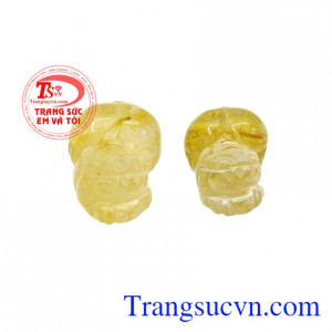 Tỳ hưu là linh vật hút tài lộc, giữ của cho gia chủ. Cặp tỳ hưu thạch anh tóc thịnh vượng