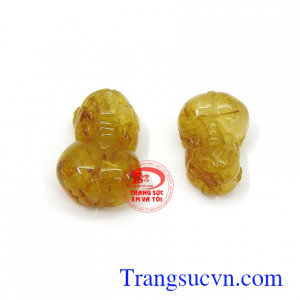 Cặp tỳ hưu thạch anh tóc vàng bình an là linh vật có tác dụng giải trừ tà khí, chiêu tài lộc, may mắn và bình an cho người đeo