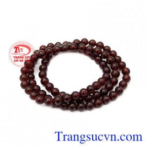 Chuỗi Garnet may mắn không chỉ làm đồ trang sức đeo mà cong giúp đem lại may mắn về sức khỏe và phong thủy cho gia chủ.