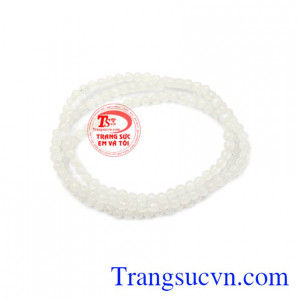 Theo quan niệmn ở châu Âu đá MoonStone là biểu tượng của những người sinh tháng 6. Chuỗi MoonStone thiên nhiên