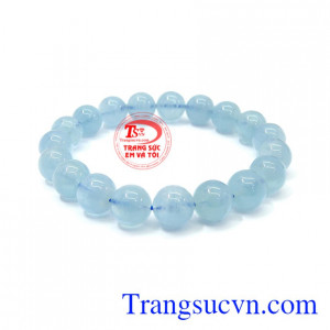 Đá Aquamarine hợp với những người mệnh Thủy và Mộc. Chuỗi tay Aquamarine 10 ly