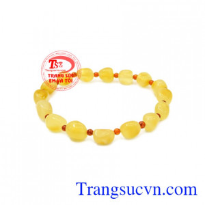 Chuỗi tay hổ phách bé xinh được chế tác từ đá hổ phách thiên nhiên.
