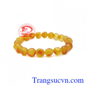 Đá Hổ phách ( Amber ) thực chất chính là nhựa cây hóa thạch. Chuỗi tay hổ phách đẹp