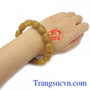 Chuỗi tay thạch anh tóc lu thống.