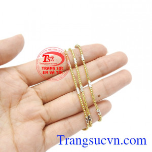 Dây chuyền nữ tô điểm cho người phụ càng thêm duyên dáng. Dây chuyền nữ quyền lực.