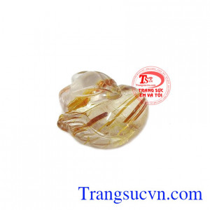 Hồ ly thạch anh tóc đẹp được chạm khắc từ thạch anh tóc thiên nhiên hợp phong thủy.