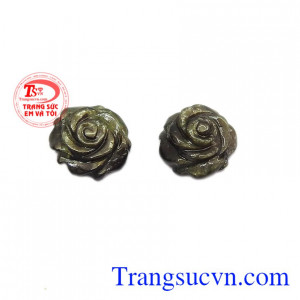 Hoa hồng sapphir vĩnh cửu có thể làm mặt dây hoặc mặt nhẫn. 