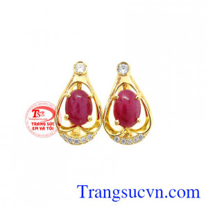 Hoa tai Ruby vàng 14k sang trọng được thiết kế tỉ mỉ, sang trọng tôn vinh vẻ đẹp cho người đeo.