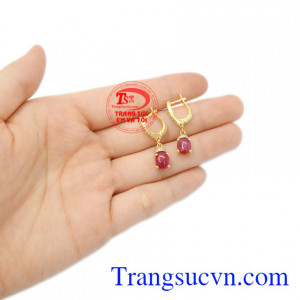 Hoa tai Ruby vàng 14k có giấy kiểm định đá quý uy tín.
