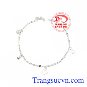 Lắc chân bạc nữ phong cách mang phong cách dịu dàng, tinh tế và nữ tính. 