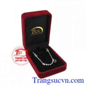Sản phẩm là món quà ý nghĩa cho người thân và bạn bè. Lắc chân bạc nữ phong cách.