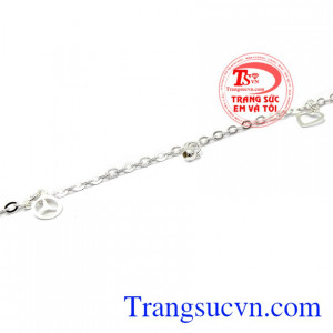 Sản phẩm giúp tôn lên vẻ đẹp đôi chân phái nữ. Lắc chân bạc nữ phong cách