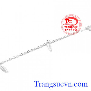 Thiết kế đẹp, dễ dàng kết hợp cùng các trang phục khác nhau. Lắc chân bạc nữ xinh đẹp