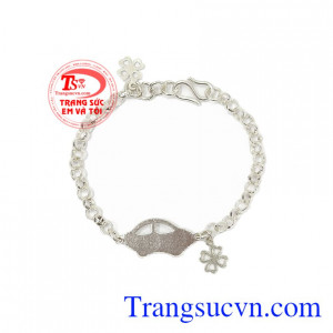 Lắc bạc không chỉ là đồ trang sức mà còn dùng để tránh gió nên được các bố mẹ rất ưa chuộng,Lắc tay bạc cho bé khắc tên