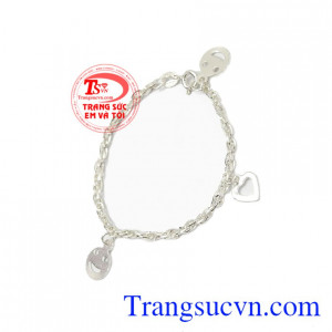 Lắc tay bạc mềm cho bé được các bố mẹ ưa chuộng vì vừa là trang sức vừa có tác dụng tránh gió,Lắc tay bạc mềm cho bé