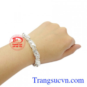 Chiếc lắc tay mang cá tính riêng. Lắc tay bạc nam độc đáo.