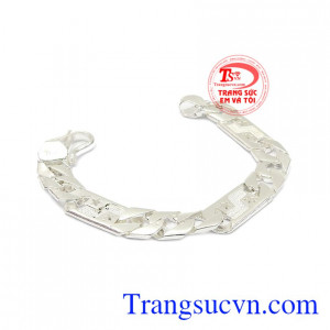 Lắc tay bạc nam mạnh mẽ mang nét khỏe khoắn, chắc chắn giúp phái mạnh luôn tự tin và thể hiện cá tính.