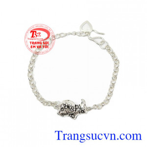 Lắc tay bạc theo tuổi cho bé là sản phẩm bạc 92,5 bền đẹp, sáng bóng,Lắc tay bạc theo tuổi cho bé