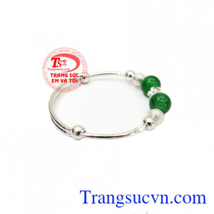 Với thiết kế dễ thương, nhỏ nhắn sản phẩm được rất nhiều khách hàng ưa chuộng,Lắc tay bạc trẻ em đáng yêu