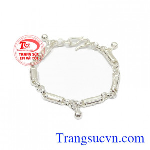 Lắc bạc tặng sinh nhật bé là món quà ý nghĩa dành tặng bé yêu,Lắc tay bạc trẻ em khỏe khoắn