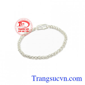 Với thiết kế nhỏ, đẹp, dễ dàng chỉnh size nên được nhiều bậc phụ huynh ưa chuộng