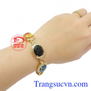 Trang sức gắn đá quý hợp phong thủy, bảo hành uy tín, giao hàng toàn quốc. Lắc tay đá quý sang trọng. 