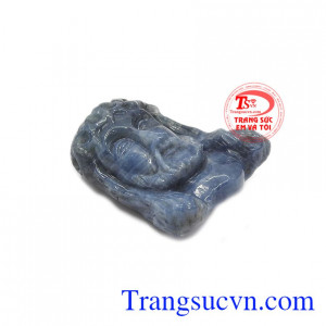 Mặt Chúa Giê-su sapphir chạm khắc tinh tế, tỉ mỉ.