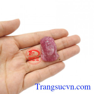 Mặt Chúa Giê-su yêu thương có thể kết hợp cùng vàng để làm mặt dây. 