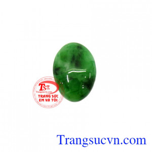 Mặt dây Jadeite Đại Lợi là sản phẩm đẹp có thể được chế tác bọc vàng làm mặt dây chuyền vàng