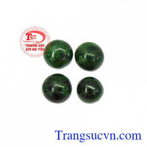 Mặt dây Jadeite đẹp may mắn. 