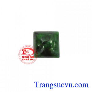 Mặt dây jadeite sang trọng giúp giảm bớt lo lắng, có tinh thần thoải mái, tự tin, lạc quan, có thể vượt qua mọi khó khăn thử thách