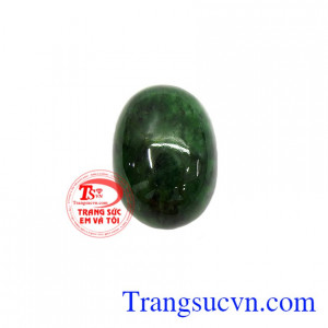 Mặt dây Jadeite Thành Đạt mang một nguồn năng lượng tốt dồi dào đem lại nhiều may mắn, sức khỏe cho người đeo