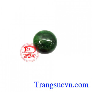 Mặt Dây Jadeite Thuận Lợi là loại đá mang màu xanh đầy sức sống, có khả năng đem lại tiền tài, may mắn và sức khỏe cho người đeo