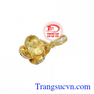 Opal là biểu tượng của hạnh phúc, hy vọng và tình yêu trìu mến dịu dàng