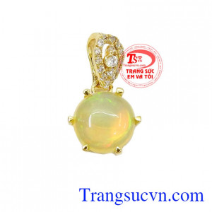 Mặt dây Opal Mặt Trời là sản phẩm được chế tác đẹp từ vàng 14k với kiểu dáng đẹp được phái nữ yêu thích