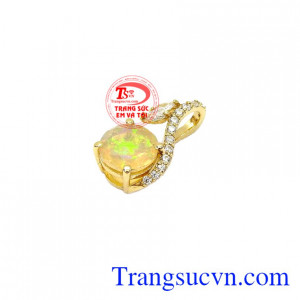 Mặt dây với kiểu dáng trẻ trung, sang trọng và hợp thời trang dễ dàng kết hợp với các loại trang phục,Mặt dây Opal vàng 14k