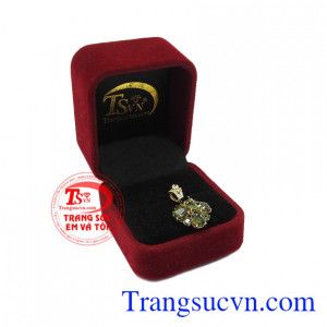 Sản phẩm hợp phong thủy, bảo hành uy tín, giao hàng toàn quốc. Mặt dây sapphir quý phái.