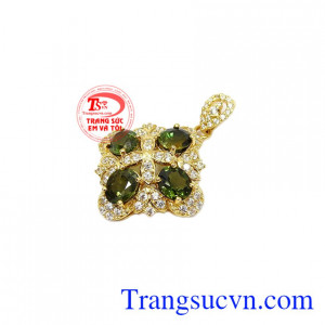 Đá Sapphire là lá bùa may mắn và mang lại niềm vui cho người sử dụng,Mặt dây Sapphire xanh chuối