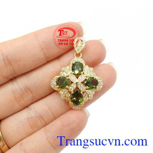 Sản phẩm thích hợp làm quà tặng cho người thân và bạn bè,Mặt dây Sapphire xanh chuối